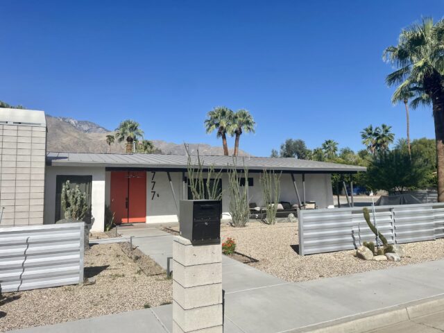 mid century modern home in Palm Springs